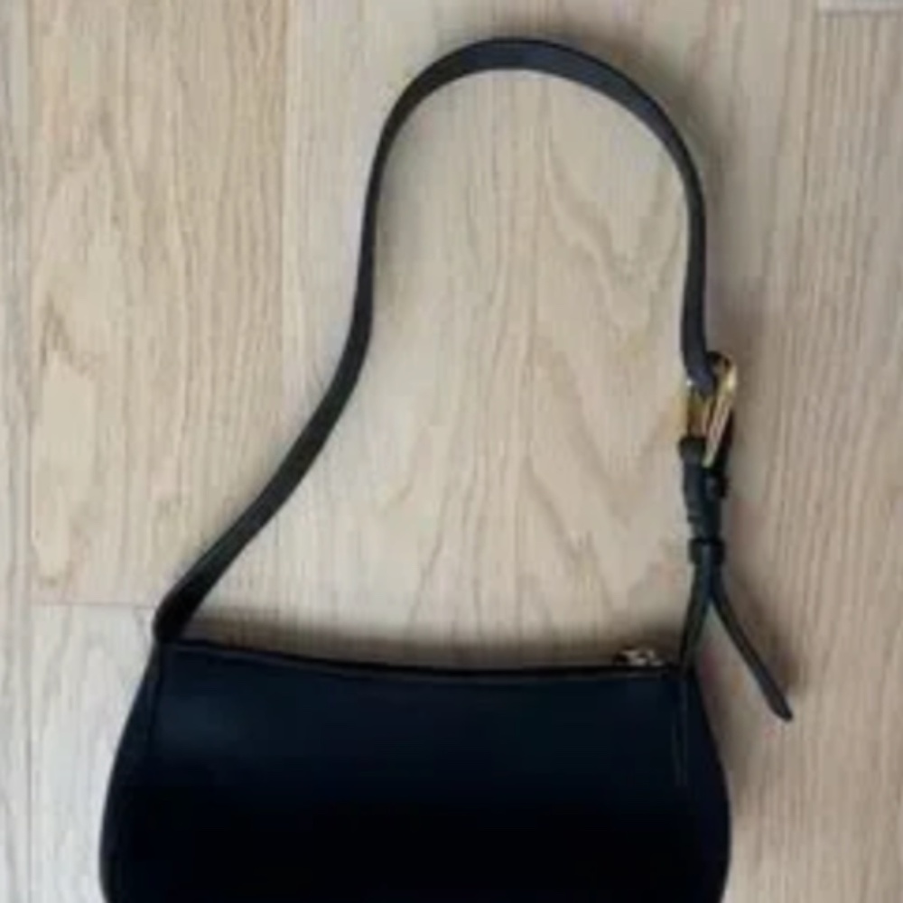 NWOT Madewell The Sculptural-Buckle Shoulder Bag